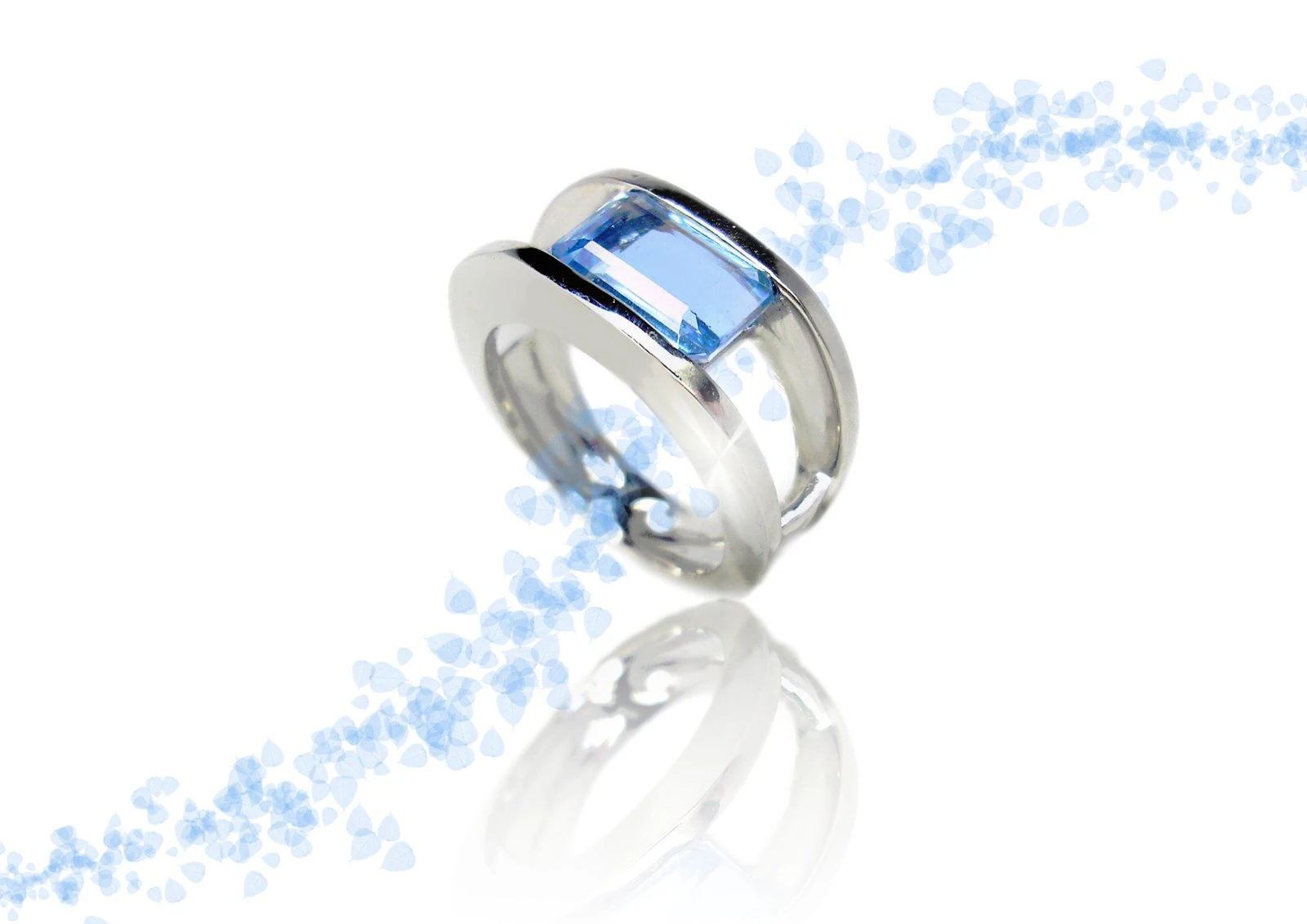 Bague au cabochon bleu