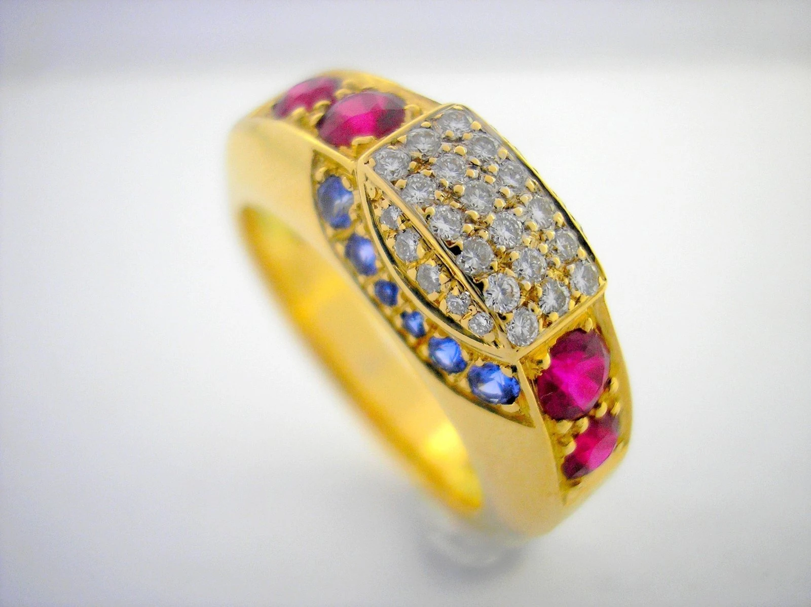 Bague aux pierres roses et jaunes